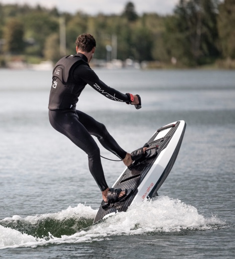 SFRECCIARE SULL'ACQUA CON UN SURF ELETTRICO 6 IMG 0188 4