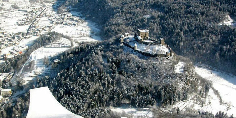 SPECIALE CAPODANNO SULLA NEVA IN VALSUGANA A PERGINE 1 castello di pergine inverno foto nereo tomaselli fb archivio apt valsugana