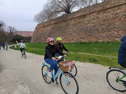 TOUR IN BICI PER GRUPPO E FAMIGLIA ALLA SCOPERTA DI FERRARA 2 images